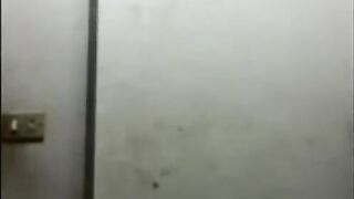 الفاجره نايمه عالسرير عليانه بتلعب في كسها وهي فاشخه رجليها عالاخر وبتبعبص اوي بكسها  سكس تويتر موقع سبعة ونص وبتدخل صوابع ايديها كلها فيه