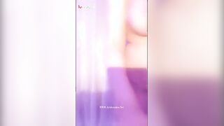 الراجل بيزفلط طيز لبوته بالكريم وبيبعبصها فيه من جوه وهي متكطيفه وتطل سكس مصري ع اااهاات واححح وهو بيسمعها وبيهيج اكتر