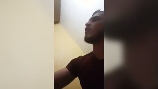 البنت قاعده بالاندر والبراه الاسود في الشقه واخوها عينه عليها في الرايحه والجايه مش قاد سكس مصري ر يمكسك نفسه بيخش عليها الاوضه وبيزنقها