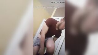 البنت قاعده بالاندر والبراه الاسود في الشقه واخوها عينه عليها في الرايحه والجايه مش قاد سكس مصري ر يمكسك نفسه بيخش عليها الاوضه وبيزنقها