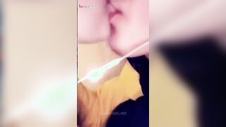 الاتنين الحبيبه واقفين حاضنين بعض اوي وبيبوسو في شفايف بعض جدا وهو ال سكس مصري راجل مقطع شفايفها بوس وبيقفش في بزاوزها