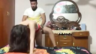 البنت المتناكه مع حبيبها في الديسكو مبسوطين ومروحين في الطريق بينام معاها في العربي سكس مصري ه بتاته وبيطلع زوبره لبره ليها وهو سايق