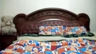 الوليه الفاجره علي علاقه جنسيه بجوز بنتها بتروح تبات عند بنتها وتتسحب بالليل ليه و سكس مصري بينام معاها في الصاله وتتكيف منه عالاخر