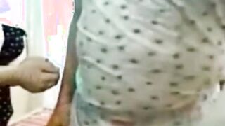 ام كس مشعر فاشخه رجلها عالارض بتتناك والراجل بينيك فيها اوي وهي بتصرخ من سكس مصري  شده النيك وبيشد في شعر كسها بيديه لبره