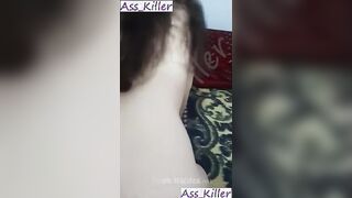 الراجل قالع هدومه كلها وبينام عالسرير واللبوه بتاعته بتجي تمصله في زوبره وتلعب في بيضانه ال نازله سكس مصري  اوي وهو بيهيجح عليها وبيشقلبها تحت منه