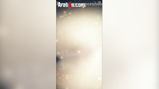 البنت عالارض واخده وضع الكلابي والراجل واقف وراها وشغال فيها نيك و سكس مصري هي رايحه جايه وزوبره في كسها بينيك فيها