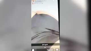 الراجل نايم عالسرير عريان والبنت بتمصله في زولبره هي ومفلقسه طيزها سكس مصري  وشغاله مص شويه بيديها بتضرب علي طيازها