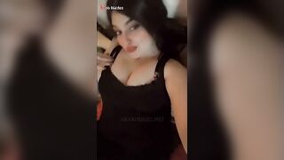 اللبوه بتقلع هدومها وترميها عالسرير وبتجي تفلقس طيازها العريضه سكس مصري  وترقص فيها هيب ومفلقساها وقاعده عالارض