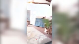 البنت في جنينه الفيلا مع حبيبها قاعده وهو بيحبها وبيسخن عليها وبيفضل يحضن فيهال ويلزق فيها اوي و سكس مصري بيبوس فيها جامد ويهيج وهي مسلماله نفسها
