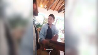 البنت في جنينه الفيلا مع حبيبها قاعده وهو بيحبها وبيسخن عليها وبيفضل يحضن فيهال ويلزق فيها اوي و سكس مصري بيبوس فيها جامد ويهيج وهي مسلماله نفسها