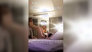 الراجل جي من الشغل علي بيت صاحبته وطالع علي سرير ها بالبدله ال لاب سكس مصري سها بيبوس وبيحضن فيها وشغال بيداعب فيها