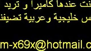 البنت المتناكه عالسرير لابسه القميص وفاتحه رجلها فشخاها والمت سكس مصري ناك صديقها ماسك الخياره بينكتها في كسها