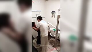 البنت المكتناكه في الحمام بتقلع هدومها وترميه عالارض وتقعد ع ا سكس مصري رضيه الحمام ماسكه كسها هرياه لعب وتقفيش