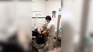 البنت المكتناكه في الحمام بتقلع هدومها وترميه عالارض وتقعد ع ا سكس مصري رضيه الحمام ماسكه كسها هرياه لعب وتقفيش