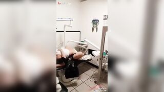 البنت المكتناكه في الحمام بتقلع هدومها وترميه عالارض وتقعد ع ا سكس مصري رضيه الحمام ماسكه كسها هرياه لعب وتقفيش