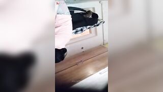 البنت بتقلع لبسها كله وبتلعب في كسها المنتوف الابيض هي وواقف سكس مصري ه وفاتحه رجلها عالاخر وبتقول اااه واححح
