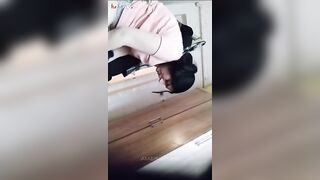 البنت بتقلع لبسها كله وبتلعب في كسها المنتوف الابيض هي وواقف سكس مصري ه وفاتحه رجلها عالاخر وبتقول اااه واححح
