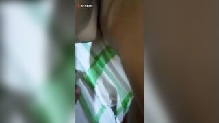 الشرموطه حاطه روج كامل والروج في شفايفها غرقان لون احمر وهي واقفه قصاد الكاميرا سكس مصري  وبتصور نفسها وهي بتعض شفايفها باسنانها