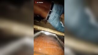 البنت الشرموطه بتتناكط من الزوبر الصناعي وهي نكتاه في كسها وبيشجع فيها بيديها مدخلاه ومطلعه والرا سكس مصري جل بتاعها بيجي يكمل فيها نيك ويكيف كسها