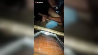 البنت الشرموطه بتتناكط من الزوبر الصناعي وهي نكتاه في كسها وبيشجع فيها بيديها مدخلاه ومطلعه والرا سكس مصري جل بتاعها بيجي يكمل فيها نيك ويكيف كسها