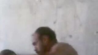 الراجل الكبير في السن جايب بنت قد بناته ومقاعها هدومها وعاليس سكس مصري رير منومها وهو واقف هينام عليها وينيكها
