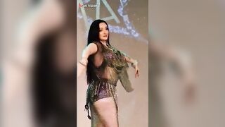 جوزي الخول بيحب السخين قبل العلاقه الجنسيه فقولت اغير من المود شويه وارقصله واهز في جسمي واول  سكس مصري ماتفرج عليا انا وبرقص زوبره حمبط علاطول