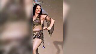 جوزي الخول بيحب السخين قبل العلاقه الجنسيه فقولت اغير من المود شويه وارقصله واهز في جسمي واول  سكس مصري ماتفرج عليا انا وبرقص زوبره حمبط علاطول