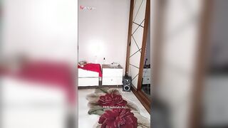 الموزه النمتناكه في الاوضه مشغله الغاني بترقص عليسها وجسمها لبن اوي سكس مصري  بيهيج اي زوبر يشوفه ويخليه يوقف ينيكها
