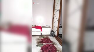 الموزه النمتناكه في الاوضه مشغله الغاني بترقص عليسها وجسمها لبن اوي سكس مصري  بيهيج اي زوبر يشوفه ويخليه يوقف ينيكها