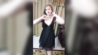 اللبوه ام شعر اصفي بترقص في الاوضه لحبيبها وبعد متخلص بياخدها عالسرير سكس مصري  كمنومها وبينيك طيزها ال كانت بترقصهاله