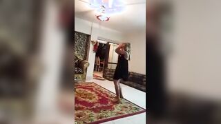 البنت المصريه مع الخليجي في الفيلا بتاعته وهي ماسكه الفستان بتاعه سكس مصري خا مرجعاه لورا وبترعش في وسطها وتهز فيه