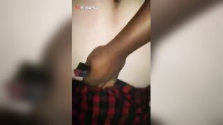 البنت اللبوه بتمص في زوبر حبيبها هي وراكعه تحته عالارض وهو بيشده سكس مصري ا من شعرها وبيدخله كله زوبره بينيك بوقه