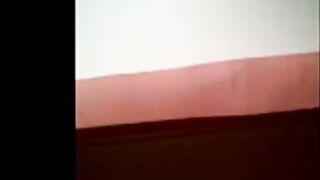 الدكتور الحيحان بيكشسف للمدام حامل وبيقولها فين ال بيوجعك وهي المتناك سكس مصري ه بتقوله انزل بسماعه الكشف لتحت ي دكتور