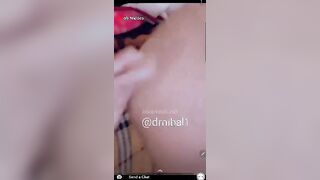 المتناكه مفلقسه طيزها وهي لابسه الاندر الابيض الفتله محشور وسط طيازها الكبيره  سكس مصري والراجل بتاعها بيدخل صباعه كسها بيبعبصه