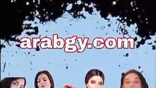 البنت اللبوه فاتحه رجلها لاختها الشرموطه وهي بتدعك لها في زنبور كسها اوي وبتلحس لها كسها بلس سكس مصري انها وشغاله تطلع لسانها وتدخله جوه كسها