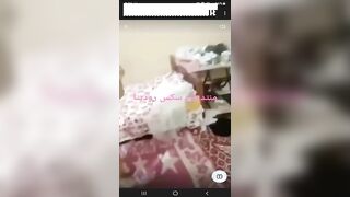 اللبوه لابسه بدله الرقص وواقفه بتترقص وتهز في وسطها وصاحبتها ب سكس مصري تجي تحضن فيها من ورا ويديها حولين بطنها