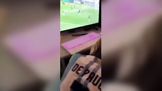 الواد نازل تحت الدرج المدلرسه ومنوم الطالبه صديقته وبينيك في كسها اوي بيدخ سكس مصري ل وبيطلع زوبره جوه كسها وهي هيجانه معاه