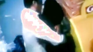 ابن المتناكه في الشارع زانق الوليه ومكتف ايديها لورا وشغال فيها بوس وب سكس مصري يحك زوبره فيها هي ولابسه العبايه السودا