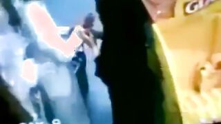 ابن المتناكه في الشارع زانق الوليه ومكتف ايديها لورا وشغال فيها بوس وب سكس مصري يحك زوبره فيها هي ولابسه العبايه السودا