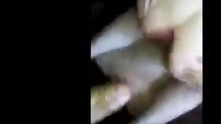 الشرموطه طالعه عالاكرسي مفلقسه طيزها العريضه وبتفتح فيها بيديها علشان سكس مصري  تشوفها وهي محمره اوي من كتر النيك فيها