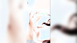 البيضه الشرموطه مطلعه بزازها البيض لبره وشغاله تهزخم زي الملبن رايحين جاين من سكس مصري  كبرهم وتعصر فيهم بيديها وتدعك فيهم اوي
