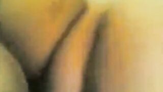 الطالب منوم البنت زميلته عالارض في الكلاس ومقلعخها البنطلون وبينيك في كسها ال م سكس مصري فتوح وقت البريك وهي متكيفه ومنسجمه معاه