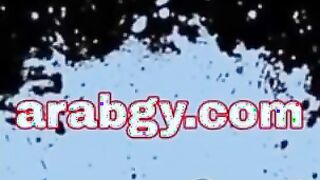 الموزه المتاناكه فاتحه البث المباشر وهي متزينه وحاطه مكياج كامل وماسكه جراب التلفون بتخب سكس مصري ط بيه علي وشها وتعمل حركات واوضاع سكسيه