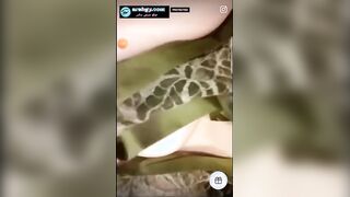 البنت طالعه فوق حبيبها ومدخلها زوبره في كيسها وشغاله تطلع وتنزل ع سكس مصري ليه وتميل في زوبرهخ يمين وشمال جوه كسها