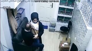 الشرموطه بتروح لحبيبها الشغل بتاعه وبتقفل الباب عليهم ومطلعه بزازها الكبار من تحت سكس مصري  الجاكيت شغال يرضع فيهم زي الطفل الصغير