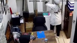 الشرموطه بتروح لحبيبها الشغل بتاعه وبتقفل الباب عليهم ومطلعه بزازها الكبار من تحت سكس مصري  الجاكيت شغال يرضع فيهم زي الطفل الصغير