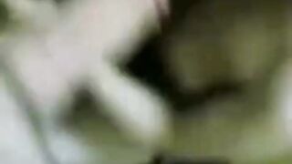 الوليه الشرموطه مع جوزها في الاوضه وهي قالعه عريانه وعالارض قاعده ماسكه في زوبر ال سكس مصري راجل بتمص فيه وتلحس في اول الراس بتاعته
