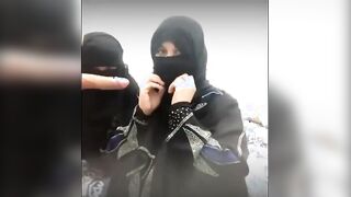 البنات السعودات الشراميط في بيت رجل مصري وهما الاتنين عالسرير بيصور فيهم وهما بيقلعو لبعض العبيات الخ سكس مصري ليجي ولابسين النقاب بيبوسو بعض من فوقيه