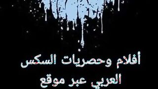 الراجل منوم لبوته علي بطنها وهي قالعه ملط ومدخل زوبره في طيزها الصغيره وراكلب عليها ب سكس مصري ينيك فيها براحه اوي بيطلع زوبره وبيدخله