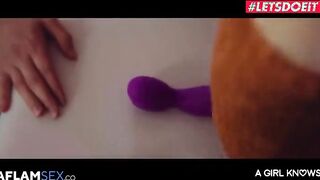 الاتنين الشراميط قالعبين وحاضنين بعض اوي ولازقين في جسم بعض والبنت ب سكس مصري تلعب للمتناكه صاحبتها في بزها وتقفش فيه